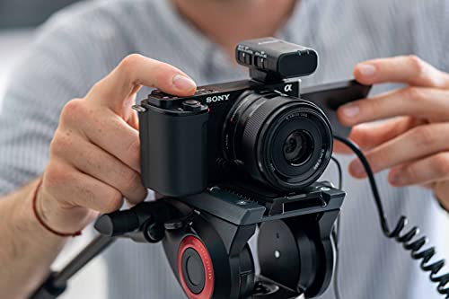 Sony Alpha ZV-E10 | APS-C spiegellose Wechselobjektiv-Vlog-Kamera (schwenkbarer Bildschirm für Vlogging, 4K-Video, Echtzeit-Augen-Autofokus), Schwarz + SEL1650 Objektiv