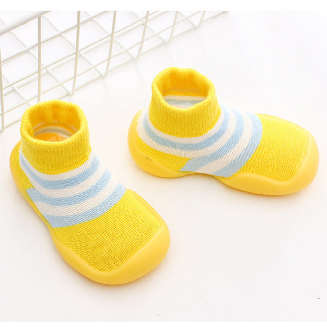 Kinder Socken mit Gummi Sohle - Babyschuhe zum Laufen lernen