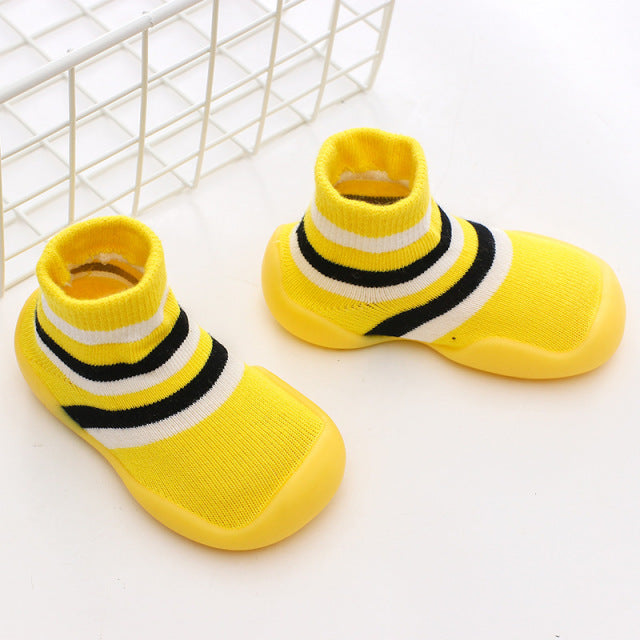 Kinder Socken mit Gummi Sohle - Babyschuhe zum Laufen lernen